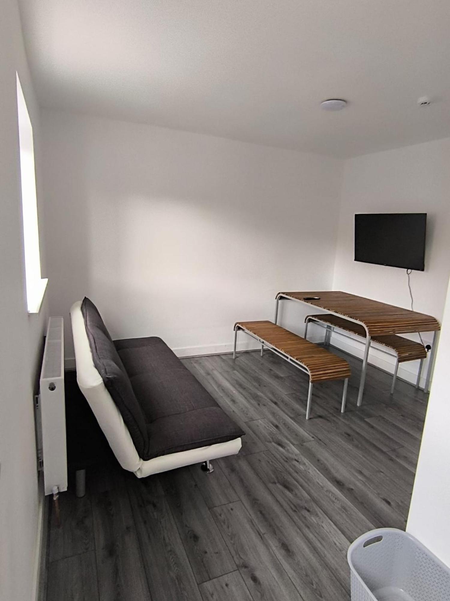 אולדברי Spacious Full Home - Perfect For Families & Groups מראה חיצוני תמונה